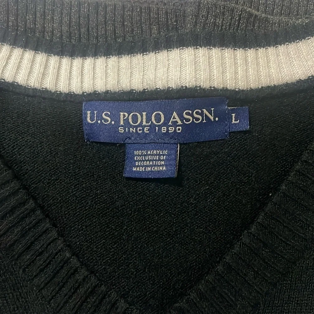 NWOT U. S. POLO ASSN. Men’s V Neck, Long Sleeve Sweater Size Large